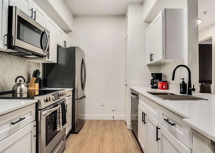 Boulevard Quiet Modern 1br Pickleball Pool Parking Gym 04 Apartment