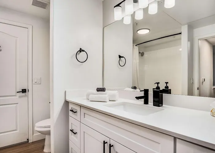 Apartment Boulevard Quiet Modern 1br Pickleball Pool Parking Gym 04 *